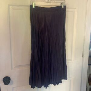 Pleated Blue Midi Skirt. Soft and very flowy. Time and Tru. Size S (4-6)
